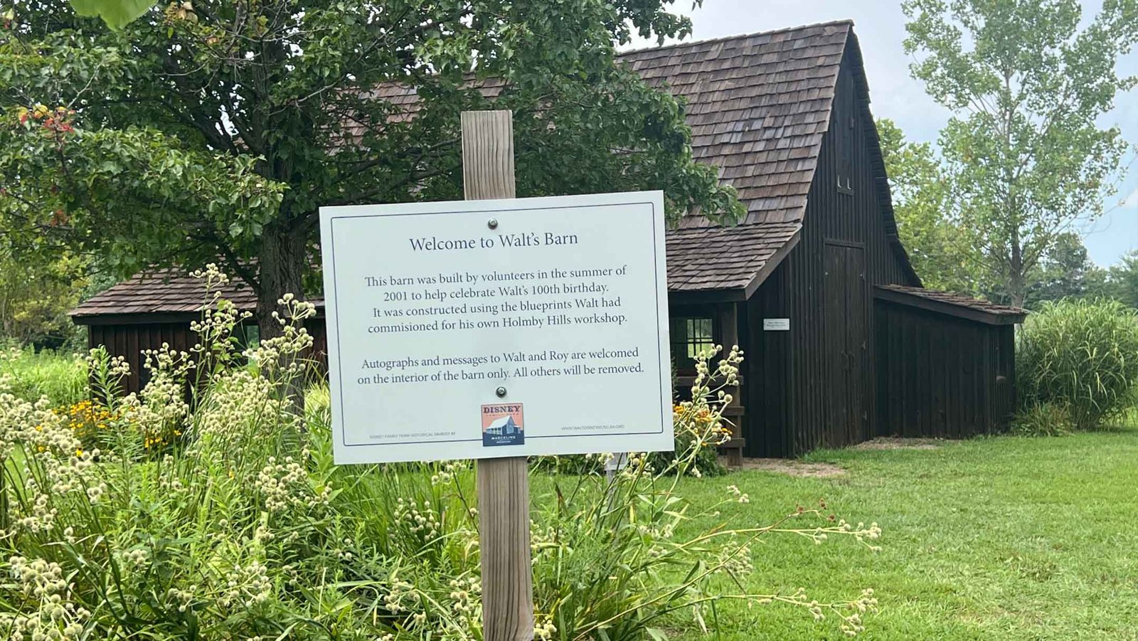 Walt's Dreaming Tree and Barn | VisitMarceline.com